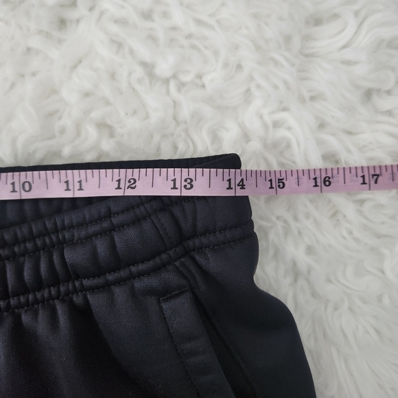 Under Armour Cold Gear Loose Fit Pants. Size Youth Large. New without tags. - Picture 4 of 8